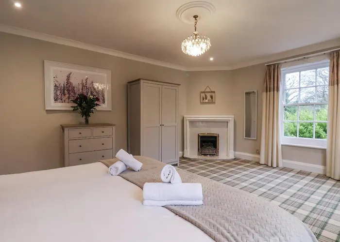 別荘 The Manor House *