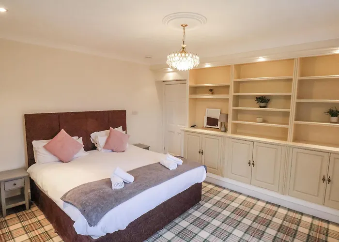 The Manor House * スカーバラ