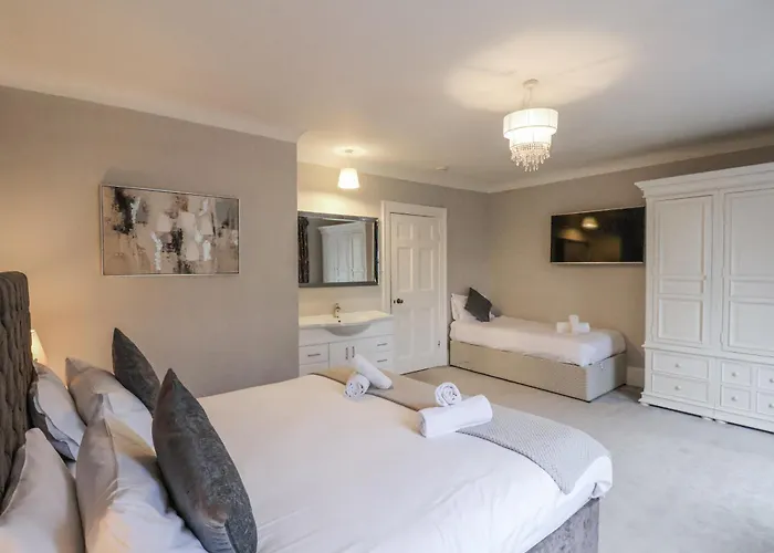 別荘 The Manor House *